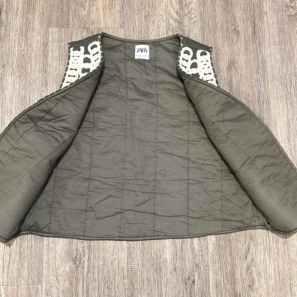 ZARA QUILTED WAISTCOAT WITH EMBROIDERY VEST - Picture 6 of 10